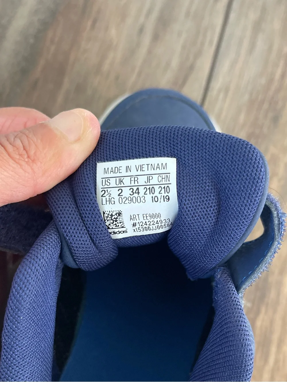 Adidas Hoops 2.0 CMF I, Boys sneakers Navy blue Size US 2.5 (Eur 34) Barely worn